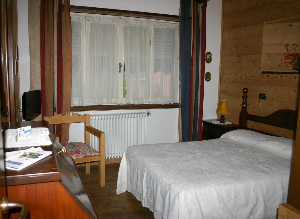 Albergo Martinet Vernante Szoba fotó